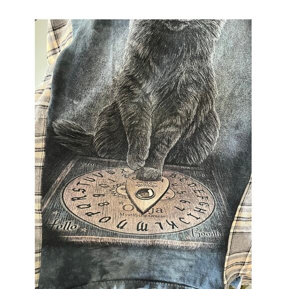 Black cat Ouija Board shirt, upcycled flannel t-shirt, Halloween spooky XL - Picture 4 of 7